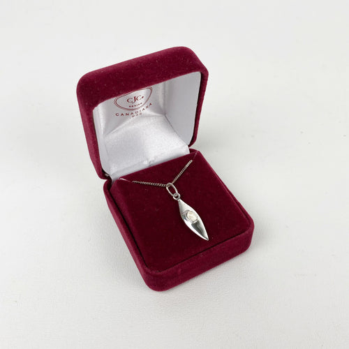 Kayak pendant